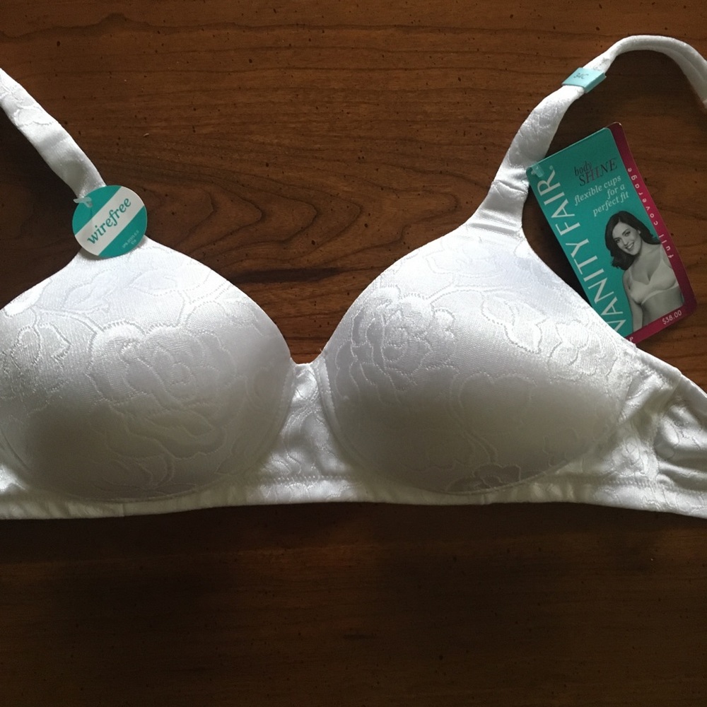 NWT Bright White Wireless Molded Cups Bra